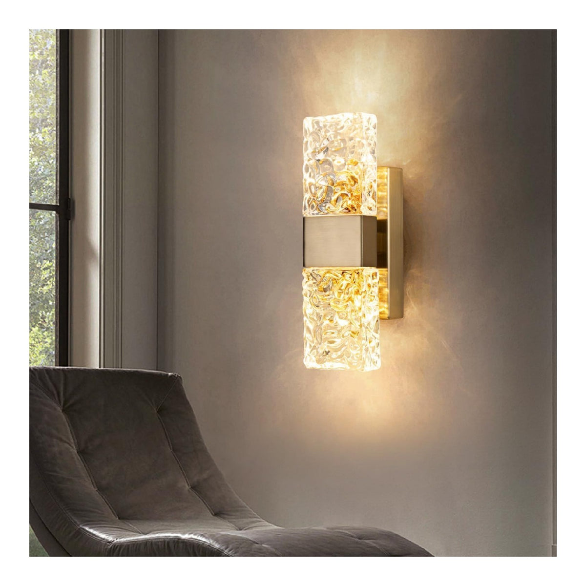 Luminaire Dore et Ambre a silhouette graphique de type applique murale 5 W