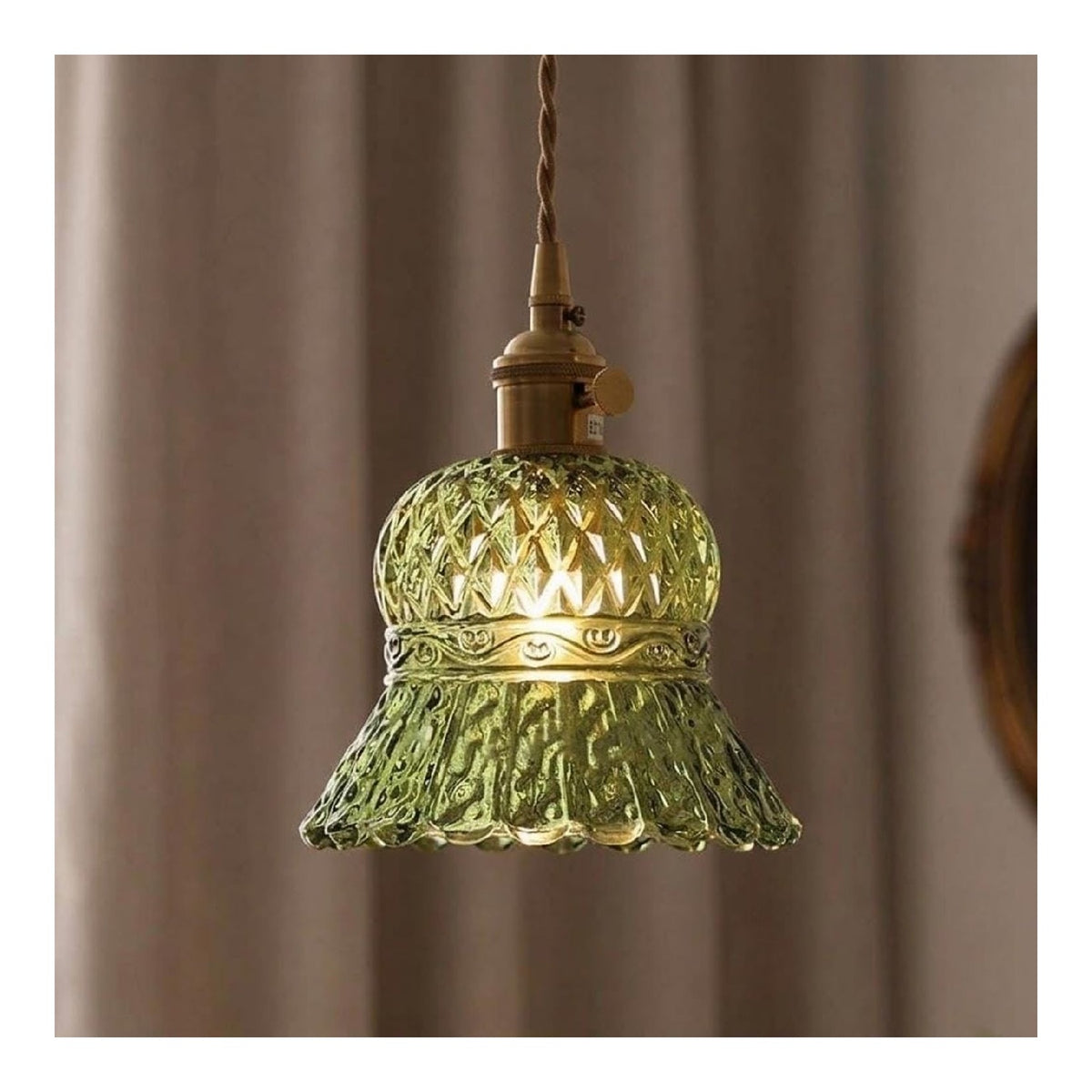 Suspension Ambre et Vert aux lignes epurees avec eclairage confortable 40 W E27