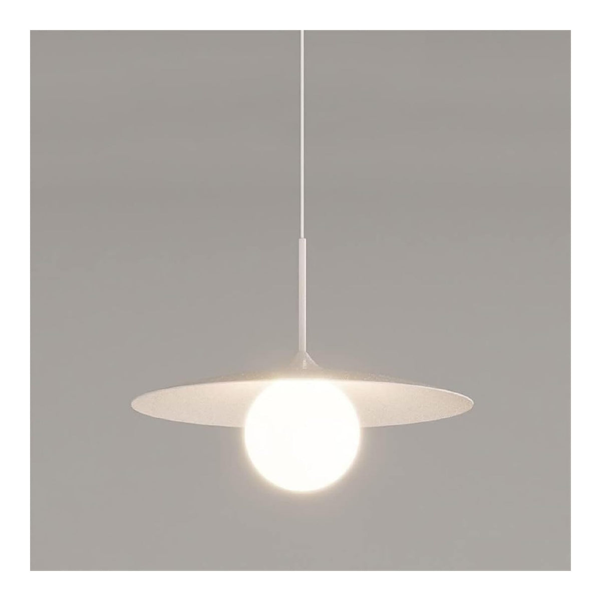 Suspension Blanc et Ambre aux lignes epurees avec eclairage confortable 40 W