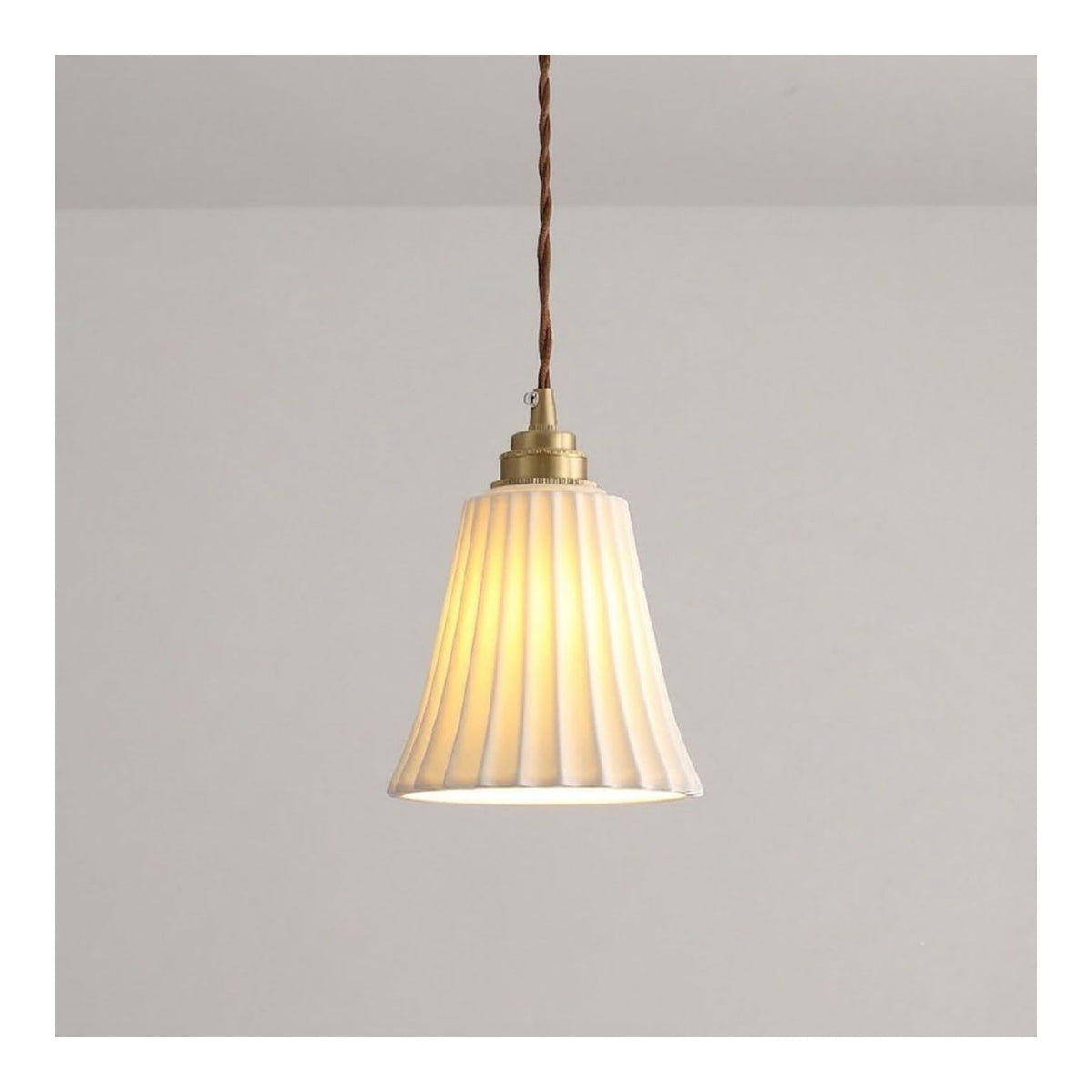 Solution lumineuse Blanc au dessin sobre en format suspension 40 W E27